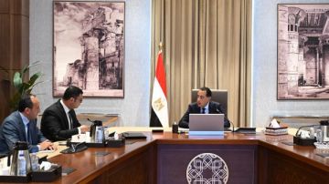 رئيس الوزراء يتابع الخطة التنفيذية للتوسع في إقامة محطات تحلية مياه البحر