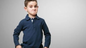 كيف تجعلين طفلك يسمع كلامك وهو مقتنع أنه يتخذ قراراته بنفسه؟