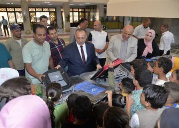 350 حقيبة مدرسية.. توزيع مستلزمات دراسية على أسر أولى بالرعاية في أسيوط