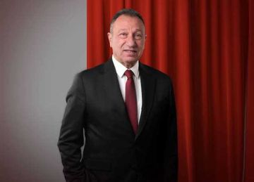 تصرف مفاجئ من جمال جبر بشأن تأشيرة الخطيب