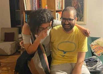 داخل منزله.. أول صور لـ علاء عبد الفتاح بعد العفو الرئاسي