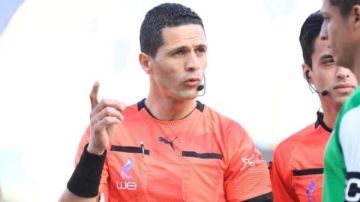 محمود وفا حكما لمباراة الأهلي وسيراميكا كليوباترا في الدوري