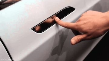 مقابض الأبواب القاتلة تحاصر السائقين داخل سياراتهم