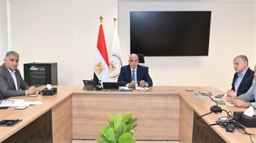 وزير الرى يبحث الإجراءات العاجلة للتعامل مع حالات الطوارئ