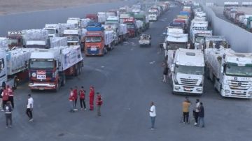 تحرك الفوج الثالث من قافلة المساعدات الـ 37 من مصر الى غزة تحرك الفوج الثالث من قافلة المساعدات الـ 37 من مصر الى غزة