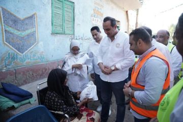 رئيس الرعاية الصحية يشارك في مبادرة تسليم الأدوية بالمنازل بمنشية النوبة بالأقصر رئيس الرعاية الصحية يشارك في مبادرة تسليم الأدوية بالمنازل بمنشية النوبة بالأقصر