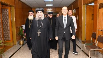 رئيس جامعة أسيوط يستقبل الأنبا يوأنس لتعزيز التعاون