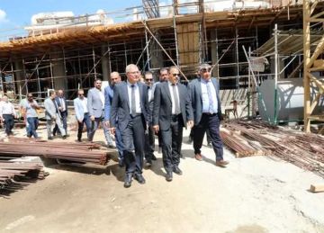 محافظ الشرقية ورئيس جامعة الزقازيق يتفقدان أعمال إنشاء مستشفى السلام بالزقازيق