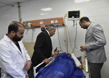 محافظ بورسعيد يطمئن على مصابي حادث الطريق الدولي الساحلي بمستشفى الزهور