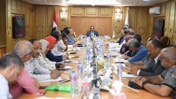 محافظ قنا يشهد انطلاق الاستعدادات لمشروع القرية المنتجة المستدامة 