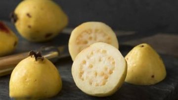 هل تناول الجوافة على الريق صحي؟ فوائد مذهلة وأضرار يجب الحذر منها