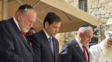 وزير الخارجية الأمريكي يزور حائط البراق برفقة نتنياهو وزير الخارجية الأمريكي يزور حائط البراق برفقة نتنياهو