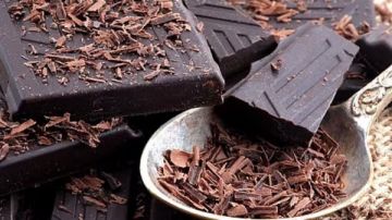 7 فوائد للشوكولاتة الداكنة لصحة سكر الدم والأوعية الدموية