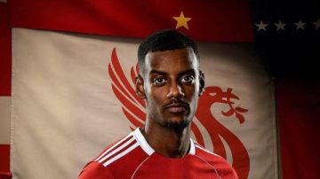 أول تعليق من إيزاك بعد انتقاله إلى ليفربول