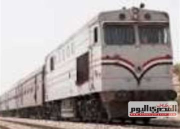 إصابة شاب بإصابات خطيرة بعد أن صدمه قطار في أسوان إصابة شاب بإصابات خطيرة بعد أن صدمه قطار في أسوان