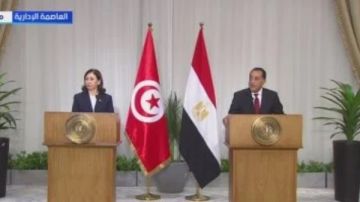 رئيسا وزراء مصر وتونس يشهدان توقيع 8 وثائق في عدد من مجالات التعاون المشترك رئيسا وزراء مصر وتونس يشهدان توقيع 8 وثائق في عدد من مجالات التعاون المشترك