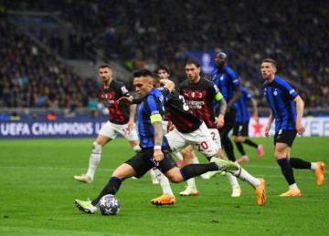 صفقة تاريخية بين ميلان وإنتر على شراء ملعب سان سيرو صفقة تاريخية بين ميلان وإنتر على شراء ملعب سان سيرو