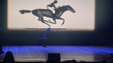 عرض البانتومايم يفتتح حفل حتام مهرجان بورسعيد عرض البانتومايم يفتتح حفل حتام مهرجان بورسعيد