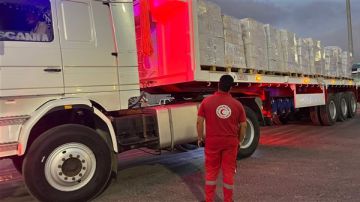 قافلة المساعدات الإنسانية الـ 28 تدخل غزة عبر معبر كرم أبو سالم قافلة المساعدات الإنسانية الـ 28 تدخل غزة عبر معبر كرم أبو سالم