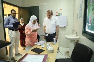 نائب وزير الصحة والسكان يتفقد وحدتي صحة 55 و الأسرة المنيرة في الخارجة نائب وزير الصحة والسكان يتفقد وحدتي صحة 55 و الأسرة المنيرة في الخارجة