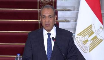 وزير الخارجية: التعنت الإسرائيلي عقبة رئيسية أمام التهدئة .. وغزة تحتاج 700 شاحنة يوميا وزير الخارجية: التعنت الإسرائيلي عقبة رئيسية أمام التهدئة .. وغزة تحتاج 700 شاحنة يوميا