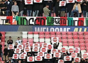  أداروا ظهورهم .. جماهير إيطاليا تحرج إسرائيل احتجاجا على الأوضاع في غزة (صور)