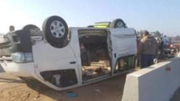 إصابة 6 أشخاص إثر انقلاب ميكروباص في القاهرة الجديدة