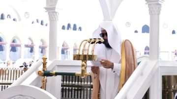 خطيب المسجد الحرام: تحصنوا بكتاب الله وسنة النبي من محدثات الأمور خطيب المسجد الحرام: تحصنوا بكتاب الله وسنة النبي من محدثات الأمور