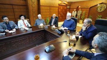 وفد متدربي القضاة الشرعيين الماليزي في زيارة لمشيخة الأزهر .. صور