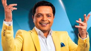 السقا يتسلم تكريم محمد هنيدي في مهرجان الإسكندرية المسرحي الدولي