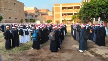 بالعمة والجبة والقفطان.. بدء العام الدراسي بالمعاهد الأزهرية في المنيا.. صور