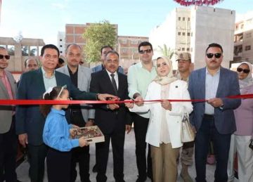 محافظ الشرقية يفتتح مدرسة النصر الابتدائية ويشارك التلاميذ طابور الصباح