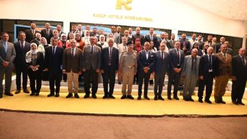 محافظ جنوب سيناء يستقبل وفدا من كلية الدفاع الوطني.. ويكرم أقدم الدارسين محافظ جنوب سيناء يستقبل وفدا من كلية الدفاع الوطني.. ويكرم أقدم الدارسين