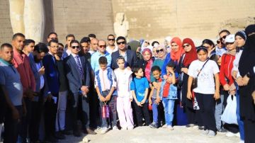 نائب محافظ سوهاج يصطحب وفدا شبابيا في جولة أثرية بمسجد الأمير حسن ومعبد ميريت آمون بأخميم