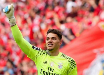  ذكريات لا تمحى .. إيدرسون يودع مانشستر سيتي برسالة مؤثرة