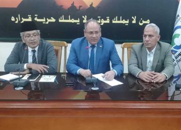 رئيس البحوث الزراعية يبحث مع وفد إندونيسي تبادل الخبرات العلمية والبحثية رئيس البحوث الزراعية يبحث مع وفد إندونيسي تبادل الخبرات العلمية والبحثية