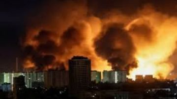 هجوم جوي روسي على كييف والدفاعات الأوكرانية تعترض مسيرات هجوم جوي روسي على كييف والدفاعات الأوكرانية تعترض مسيرات