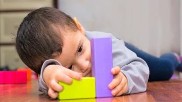 هل الباراسيتامول يصيب الأطفال بالتوحد .. مستشار وزير الصحة يعلن مفاجأة