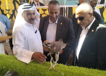 افتتاح معرض الصقور والصيد في العريش على هامش مهرجان الهجن افتتاح معرض الصقور والصيد في العريش على هامش مهرجان الهجن