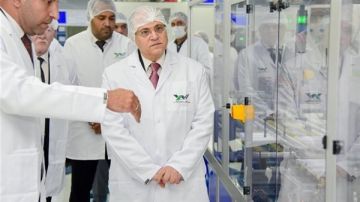 رئيس هيئة الدواء يؤكد الالتزام بتعزيز صناعة المستلزمات الطبية محليا