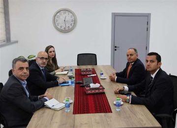 سفير مصر في رام الله يلتقي بوزير التخطيط والتعاون الدولي