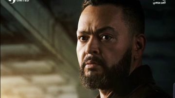 فيديو رصد الواقعة.. كاميرات المراقبة تكشف تفاصيل تعدي ابن أحمد رزق على زميله