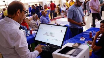 مباحثات حكومية لتوسيع نطاق تجربة التصويت الإلكتروني بالانتخابات