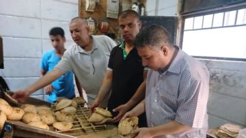 محافظ أسيوط: ضبط دقيق مدعم قبل تسريبه للسوق السوداء وتحرير 273 محضرا محافظ أسيوط: ضبط دقيق مدعم قبل تسريبه للسوق السوداء وتحرير 273 محضرا