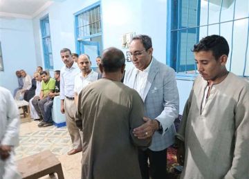 محافظ قنا يقدم واجب العزاء في شهيد العمل بقرية المراشدة