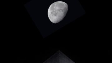 مشهد فلكي نادر.. تعامد القمر على الكعبة المشرفة فجر غد الجمعة