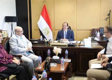 نائب وزير الصحة يعقد اجتماعا مع وفد اللجنة الدولية للاعتماد في مكافحة مقاومة المضادات الحيوية