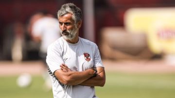 أسامة عرابي: «ريبيرو» لم يكن سبب تراجع الأهلي وحده.. والنجوم الكبار يتحملون المسئولية أسامة عرابي: «ريبيرو» لم يكن سبب تراجع الأهلي وحده.. والنجوم الكبار يتحملون المسئولية