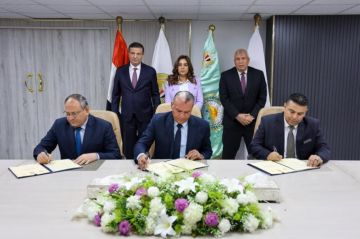 توقيع بروتوكول لإنشاء أول مركز متكامل لانتاج الحرير الطبيعي بمدينة الخارجة توقيع بروتوكول لإنشاء أول مركز متكامل لانتاج الحرير الطبيعي بمدينة الخارجة