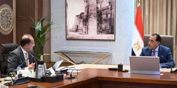رئيس الوزراء يستعرض مع وزير المالية الملامح الأولية للحزمة الثانية من مبادرة التسهيلات الضريبية
